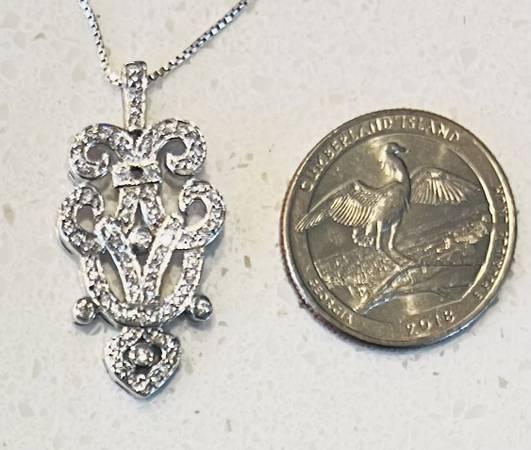 Unique pendant & sterling silver chain 8