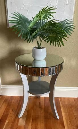 Side Table - Mirrored - Round - Unique