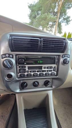 2005 Ford Explorer Sport Trac 4x4 4WD Truck XLT 4dr  Crew Cab SB 12