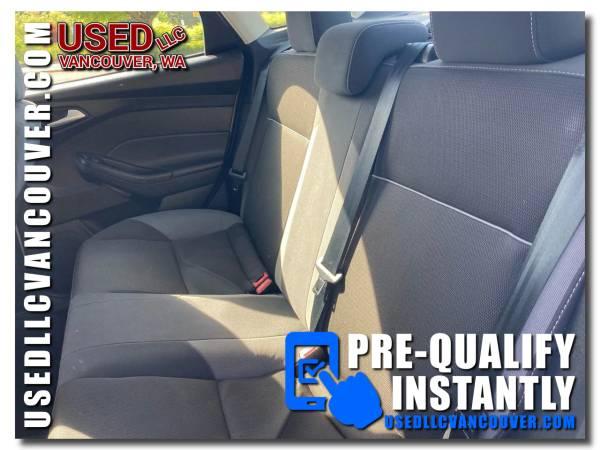 2013 Ford Focus SE Sedan 4D  FINANCING | CARFAX 11