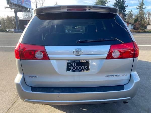 2006 Toyota Sienna  XLE 7 Passenger 4dr Mini Van 7