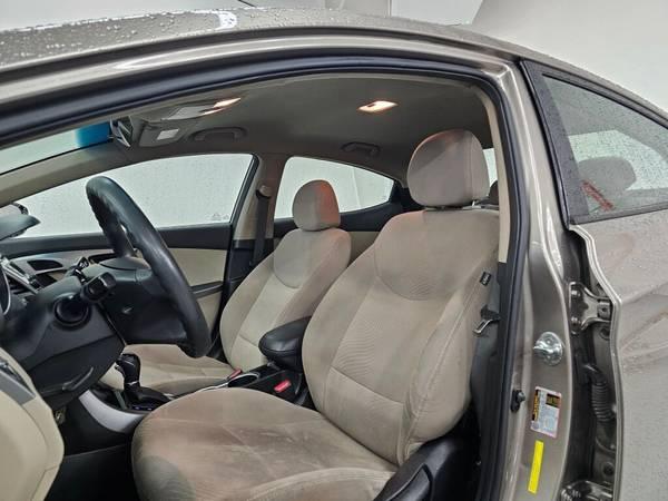 2016 Hyundai ELANTRA 19