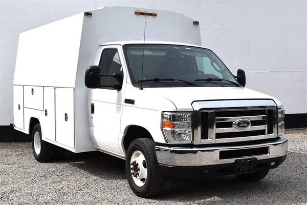 2017 Ford E-Series  E-350 SD 2dr Van