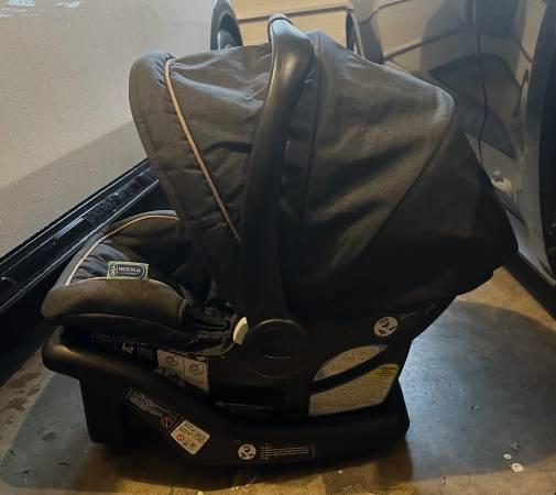 Graco SnugRide 35 Lite Infant Car Seat