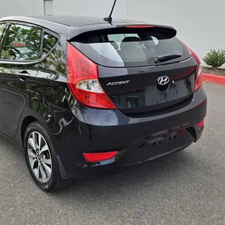 2015 Hyundai Accent Sport Hatch 30+ MPG Clean Commuter 12