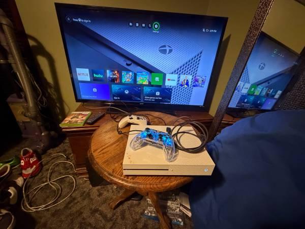 Xbox one S - white