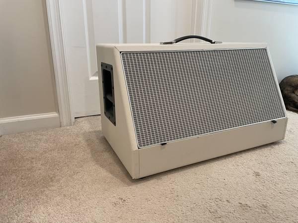 MojoTone angled 212 cabinet