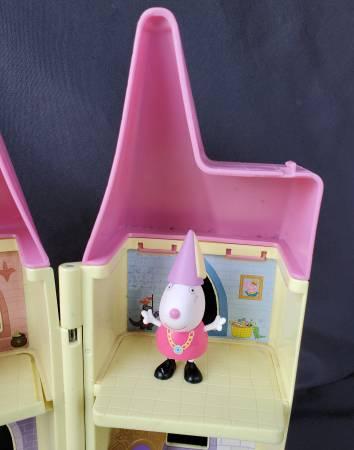 Peppa Pig Deluxe Royal Tea Party Princess Castle Toy 8
