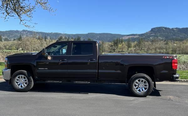 2018 Chevrolet Silverado V8 Turbo Diesel 6.6 Liter Truck 2500 HD Crew