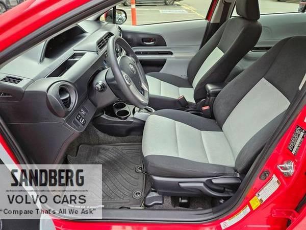 2014 Toyota Prius c Four 12