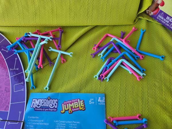 2018 Fingerlings Jungle Gym Jumble Board Game 8
