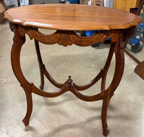Vintage Queen Anne Style Console Table – Mahogany Finish