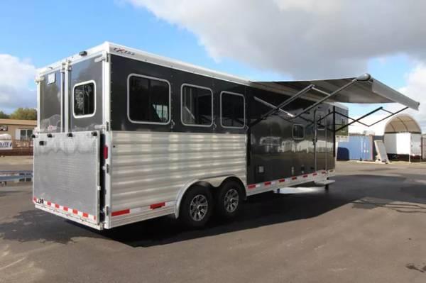Exiss Endeavor 12'sw Living Quarters 3Horse aluminum Trailer 8'Wide 15