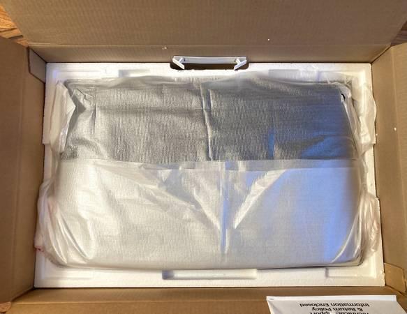 Samsung 27” 1080p LCD HDTV / Monitor, P2770HD, Like New, In Box 2