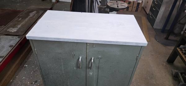 Metal storage cabinet, work bench
