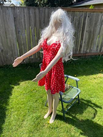 MANNEQUIN FEMALE
