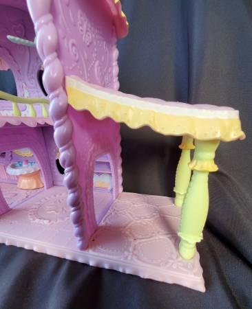 2008 My Little Pony Nursery House Toy with 3 Figures 20