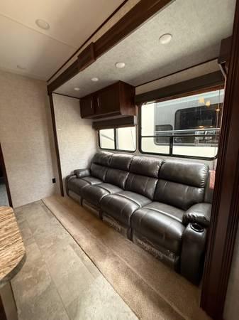 2018 Vengeance By Forest River 42’ Toy Hauler F/W 1 Slide Rear Garage 10
