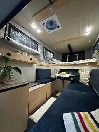 2015 Four Wheel Camper! Excellent condition 16