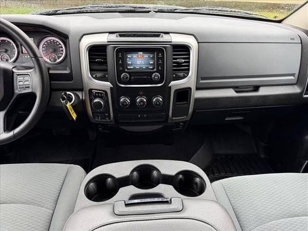 2020 RAM 1500 Classic 4x4 4WD Truck Dodge SLT Crew Cab 6.3 ft. SB Pickup 23