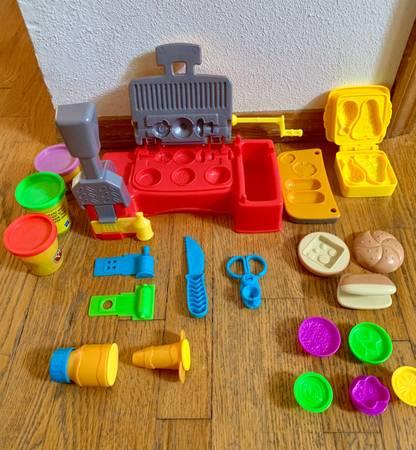 RARE Hasbro Play-Doh Barbacue Playshop Set Burger Grill,  Pretend Food, Vintage