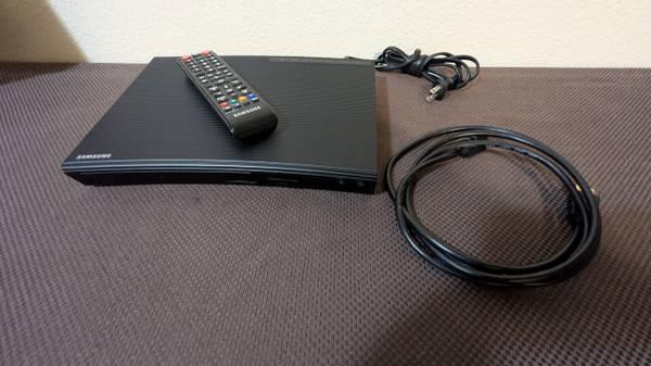 Samsung BD - WiFi Streaming  Blu-Ray / DVD / CD Player - HDMI - Remote