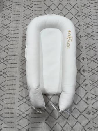 DockATot Deluxe+ Pristine White Baby Lounger
