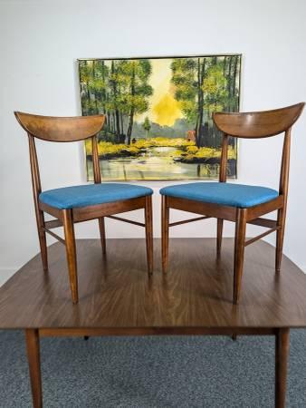 MCM Perception Collection Walnut Dining Table Set by Lane 4