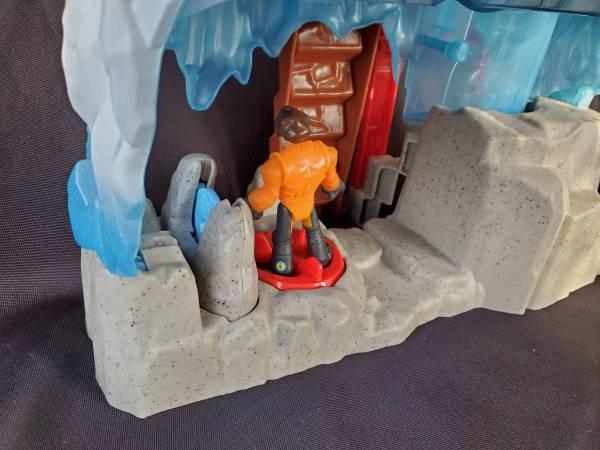 2017 Fisher Price Imaginext Yeti Mountain Retired Toy 18