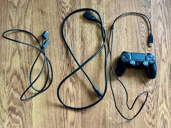 PS4 Pro 1TB (excellent condition, includes all cables and controller, in origina 20