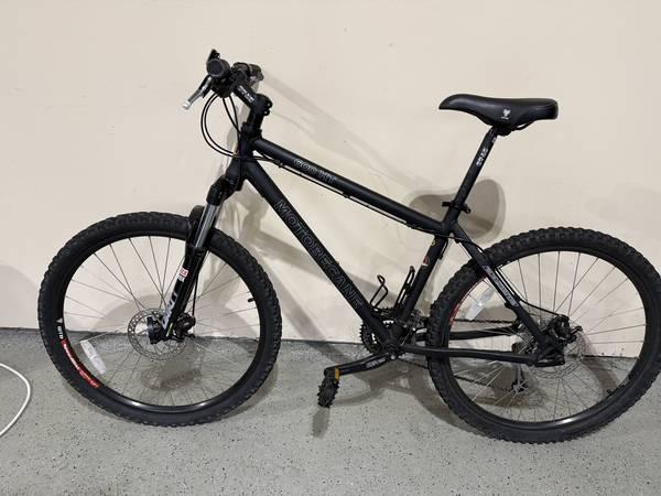 Motobecane 600HT Mountain Bike - RockShox & Disc Brakes - 17"