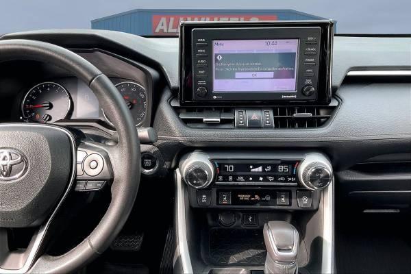 2020 Toyota RAV4 XLE Premium 6