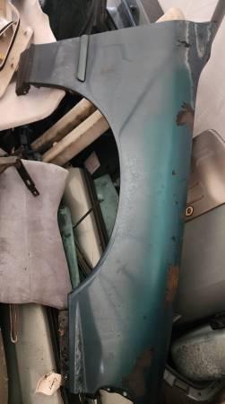 Parting out a reliable 1996 Toyota Camry. Lots of good body & interior 4