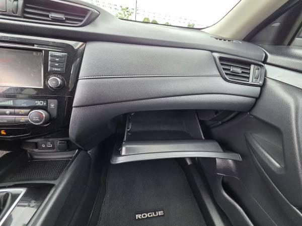 2018 Nissan Rogue - Financing Available! Carfax, come see us today... 14