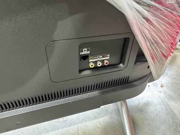 55” Roku TV Excellent condition 3
