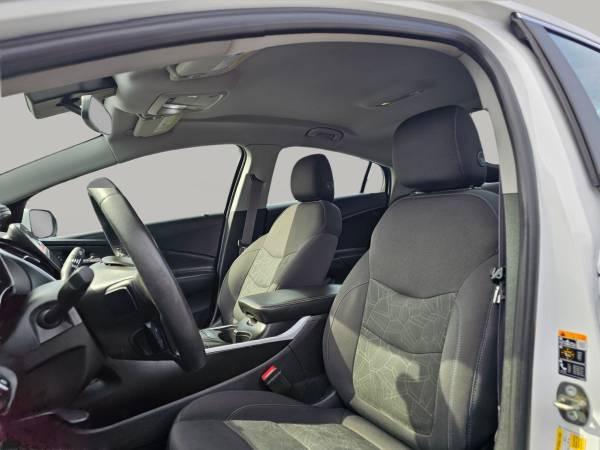 2017 Chevrolet Volt Chevy LT Hatchback 21