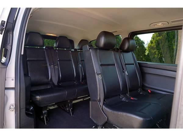 2016 Mercedes-Benz Metris Passenger Van 4D 18