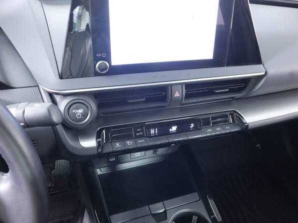 2024 Toyota Prius LE 16