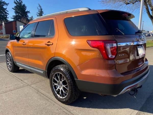 2017 Ford Explorer AWD All Wheel Drive XLT  4dr SUV 3