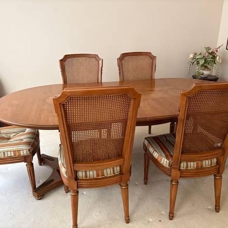 Dining Room Table/chairs - Vintage Henredon French Regency 7