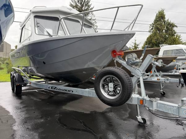 NEW 2025 20' KINGFISHER ESCAPE 2025 HT (INSTOCK) DISCOUNTED!!!