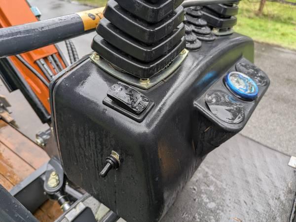 NEW Mini 1 ton excavator w/ Briggs & Stratton engine 7