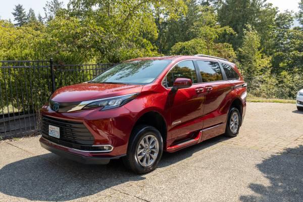 BRAND NEW Wheelchair Accessible 2024 Toyota SiennaXLE Van 4D 1206MI