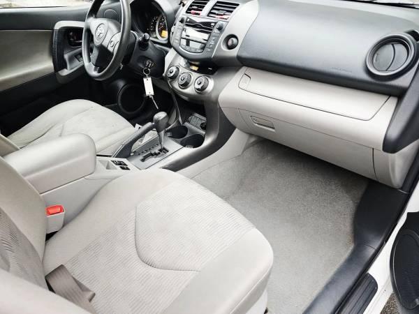2009 Toyota RAV4 11