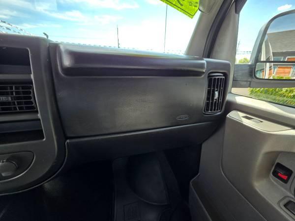 2010 Chevrolet Express 2500 Passenger - Financing Available! Carfax, c 11