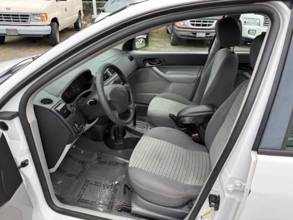 2006 Ford Focus  ZX4 SE 4dr Sedan Sedan 9