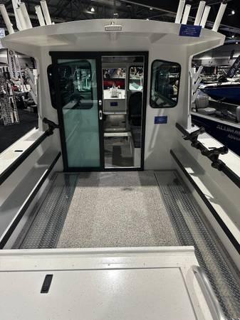 2027 26' Alumaweld Horizon hardtop special order boat FREE KICKER! 13