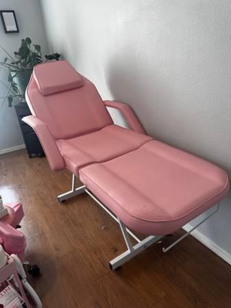 Complete lash business ready to go - massage, tattoo, pink bed 16