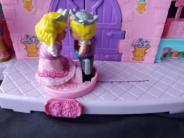 2008 Fisher Price Little People Dance n' Twirl Princess Palace Castle 17