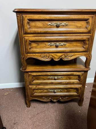 Vintage Drexel Pair Louis XV French County Style Oak Nightstands 3
